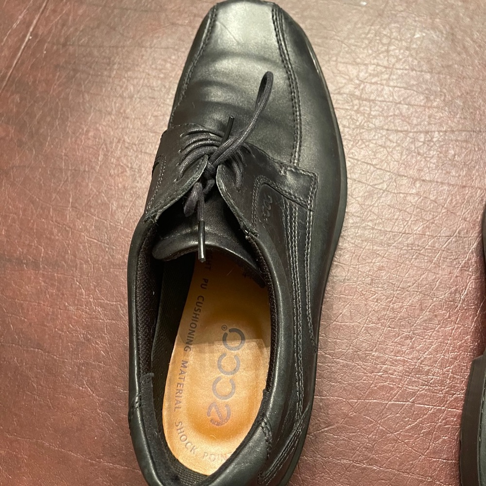 Shoes - Picture 2 of 7